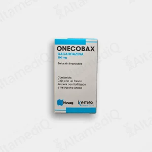 Caja de medicamento oncológico de alta especialidad Onecobax Dacarbazina 200 mg solución inyectable con un frasco ámpula Novag. Farmacia de Alta Especialidad AltamediQ.